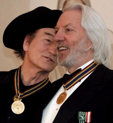 Stompin' Tom Connors (left) and Donald Sutherland both of Saint John, N.B., at the Governor General's Performing Arts Award ceremony at Rideau Hall in Ottawa in 2000. (Jonathan Hayward, Canadian Press)