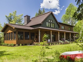 Certified LEED, this lakeside house in the Laurentians was designed with environmentally sound materials that meet the highest standards.