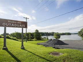 A sign for the Ottawa river is shown near Sabourin Park in Vaudreuil-Dorion.