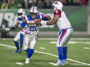 Alouettes quarterback Darian Durant pulls a fake handoff to running back Tyrell Sutton against the Saskatchewan Roughriders in Regina on Friday, Oct .27, 2017.