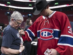 Montreal Canadiens' Carey Price signs the sweater of Micheline Quesnel during the Habs annual blood donor clinic held at the Bell Centre on Monday, November 13, 2017.