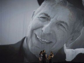 Alone on acoustic guitar, accompanied by a pair of backup singers, Feist offered a heartfelt cover of Leonard Cohen’s Hey, That’s No Way to Say Goodbye, at the 2017 Juno Awards.