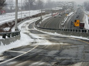 The long awaited exit ramp from Highway 20 west to Trudeau airport in Dorval is now open. According to Transport Quebec, the westbound ramp opening was delayed from Tuesday morning to Wednesday morning due to snow clearing.