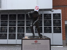 A paper bag was spotted atop the statue of Jean Béliveau outside the Bell Centre on Dec. 29, 2017