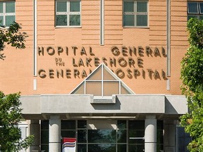 Quebec's College of Physicians has suspended a doctor from the Lakeshore General Hospital for not keeping up with patient notes in the 24 hours following surgeries.