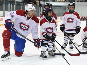 Habs forward Phillip Danault visits the Canadiens hockey school kids.