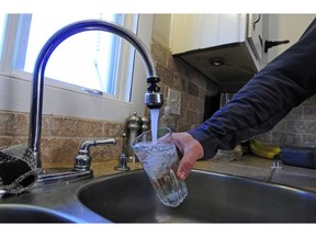 Residents are being told to bring water to a full rolling boil for at least one minute before drinking it, preparing baby food, washing food that will be eaten raw or that doesn't require long cooking, making ice cubes or brushing teeth.