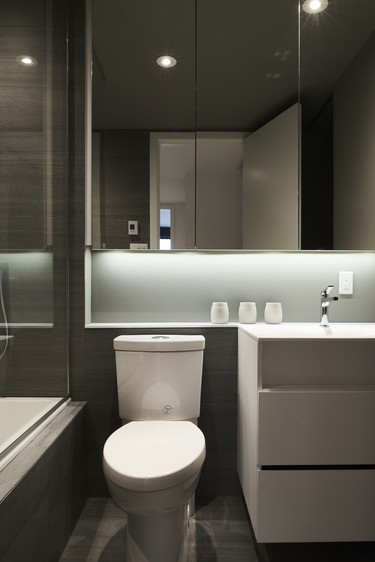 Symphonia POP bathrooms include large tiles and wall to wall mirrors.