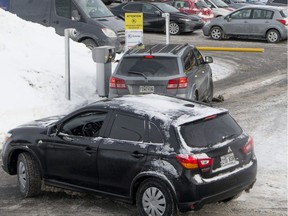 The new pay-to-park system at the Stillview and Statcare medical clinics in Pointe-Claire has not been an easy transition for motorists.