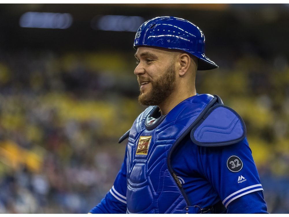 Jays ship veteran catcher Russell Martin to Dodgers for minor leaguers