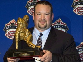 Former Alouettes lineman Scott Flory holds his trophy for Outstanding Offensive Lineman at the CFL awards in 2008. Flory was named to the 2018 class of the Canadian Football Hall of Fame on Wednesday.