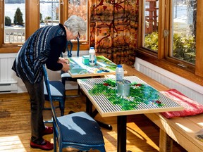 Patate & Persil invited 16 artists from the Vaudreuil-Soulanges region to turn 40 tabletops into art.