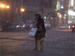 Strong winds and driving flurries made it very difficult for a woman to cross the street at the corner of  Peel and René-Lévesque Wednesday evening. Gusts of wind almost sent her to the asphalt with every step.