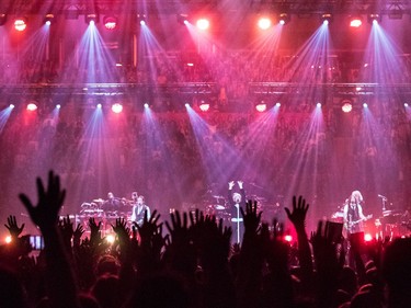 After cancelling two dates in Montreal, Bon Jovi returned to the Bell Centre on Thursday May 17, 2018.