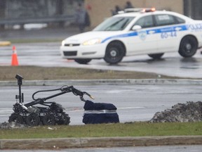 A bomb robot similar to the one shown was sent to St-Laurent to investigate a suspicious box.