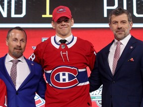 Jesperi Kotkaniemi poses with Canadiens assistant GM Trevor Timmins, left, and GM Marc Bergevin after being selected third overall by the Montreal Canadiens during the first round of the 2018 NHL Draft at American Airlines Center on June 22, 2018, in Dallas.