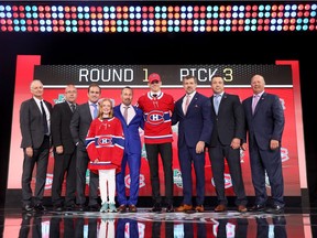 Jesperi Kotkaniemi poses with Canadiens management after being selected with the third overall pick in the first round of the NHL Draft in Dallas on June 22, 2018.