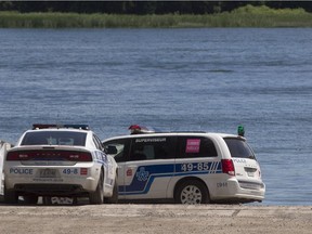 The Montreal police nautical squad and the Canadian Coast Guard resume their search of the St. Lawrence River off the shore of Pointe-aux-Trembles.