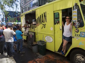 montreal food trucks, street food, sidewalk, grummans