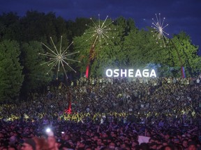 Fans crowd the hill at Osheaga’s usual Parc Jean-Drapeau site in 2016.