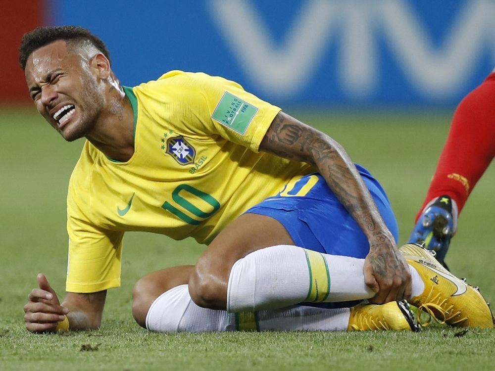 Replay - Tell us something boy! Neymar Jr. in Replay