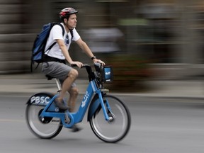 Montreal Gazette reporter René Bruemmer rides a battery-assisted Bixi bicycle in Montreal on Wednesday August 15, 2018. (Allen McInnis / MONTREAL GAZETTE)