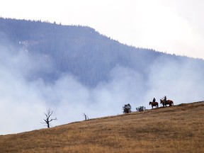 Grass fire prompts evacuation alert near Alberta's Chain Lakes Provincial Park.