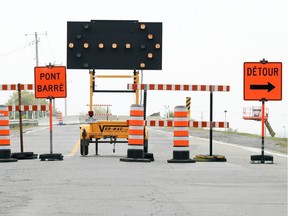 The Chenin des Chenaux overpass in Vaudreuil-Dorion was closed for structural concerns.