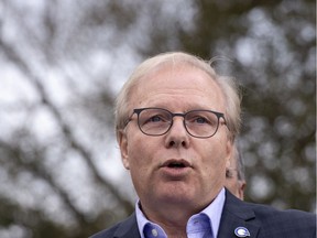 Jean-François Lisée has launched a frontal attack, writing that "we cannot be silent about the extraordinary nerve of the Liberals.