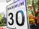 As neighbouring Dorval has reduced the speed limit across Lakeshore Dr. to 30km/hour, Pointe-Claire has also set a 30 km/h limit along Lakeshore Rd.