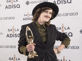 Arty chanteuse Klô Pelgag took home the prestigious award as female artist of the year at the ADISQ Gala on Sunday night. .
