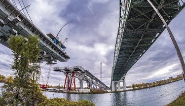The main structure of the new Champlain Bridge should be completed by Dec. 21, but it won't be open to traffic until the summer of 2019.