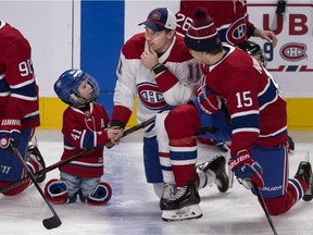Brysen Byron, the son of Canadiens forward Paul Byron, chats with Brendan Gallagher (11) and Jesperi Kotkaniemi (15) during team’s Skills Competition at the Bell Centre in Montreal on Jan. 20, 2019.