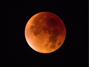 Lunar eclipse can be seen from Montreal region this Sunday.