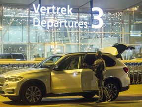 A Dutch military police officer arrives at departure Hall 3 of Schiphol airport on December 31, 2018, after it was temporarily closed following threats by an unidentified Canadian that he was carrying a bomb.
