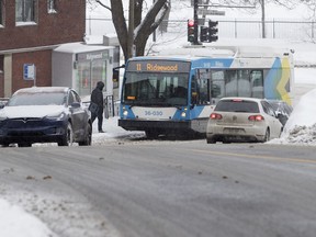 A bus heads up Ridgewood Ave. The STM maintenance union's contract expired in 2018.