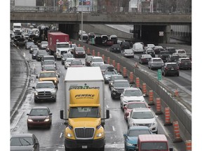 MONTREAL, QUE.: APRIL 19, 2018 --  Northtbound traffic on Decarie near Jean-Talon on Thursday April 19, 2018.