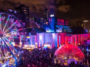The Montréal en lumière outdoor site at Place des Festivals is an illuminated, activity-filled urban space with 150 kilometres of cable, 1,600 lighting projectors and 18,000 electrical connections.