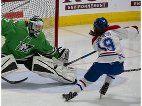 Les Canadiennes Katia Clement-Heydra drives to the net against the Markham Thunder during CWHL semifinal action the Bell Sports Complex in Brossard on Saturday, March 9, 2019.