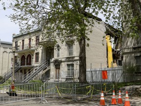 A section at the side and back of a heritage building on Esplanade Ave. started to collapse, resulting in the evacuation of neighbouring buildings.