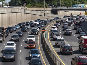 Part of the Décarie Expressway will be closed on the weekend.