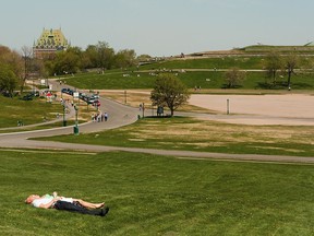 The Plains of Abraham sees about 4 million tourists every year, particularly during the Festival d'été de Québec and St-Jean-Baptiste holiday celebrations.