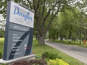 The Douglas Mental Health University Institute's intensive care unit has two nurses and an orderly on staff for 10 patients, but no security guard, despite repeated requests for one by the union.