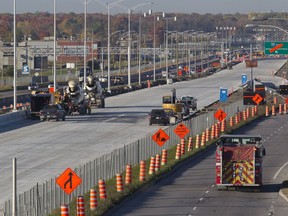 Highway 20 East toward downtown will be closed between the Mercier Bridge and the Turcot until Monday at 5 a.m.