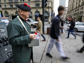 Gary Young, veteran of the Black Watch Regiment and member of Royal Canadian Legion Branch 127, Pointe St-Charles, sells poppies on the corner of Peel St. and Blvd. deMaisonneuve in Montreal Monday October 28, 2019. (John Mahoney / MONTREAL GAZETTE) ORG XMIT: 63372 - 1034