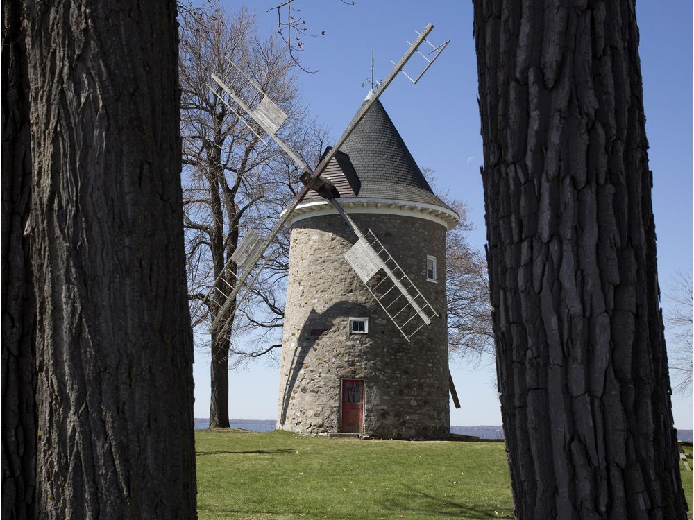 PointeClaire heritage society, city argue over windmill restoration