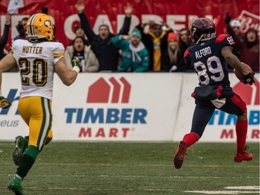 Montreal Alouettes wide receiver Mario Alford returns a kick off for a touchdown with Edmonton Eskimos defensive back Scott Hutter in pursuit during  CFL Eastern Semi-Final action at Molson Stadium in Montreal on Sunday, Nov. 10, 2019.