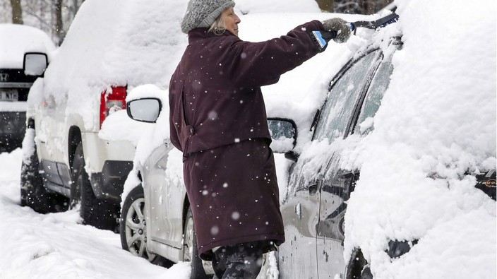 Beware of carbon monoxide poisoning when clearing snow from cars