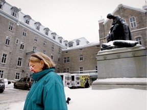 Lucia Kowaluk walks by the statue of Jeanne Mance outside Hôtel-Dieu hospital in 2013.