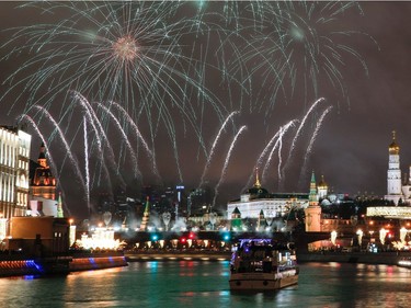 Fireworks explode in the sky during New Year's celebrations in Moscow, Russia January 1, 2020. REUTERS/Maxim Shemetov